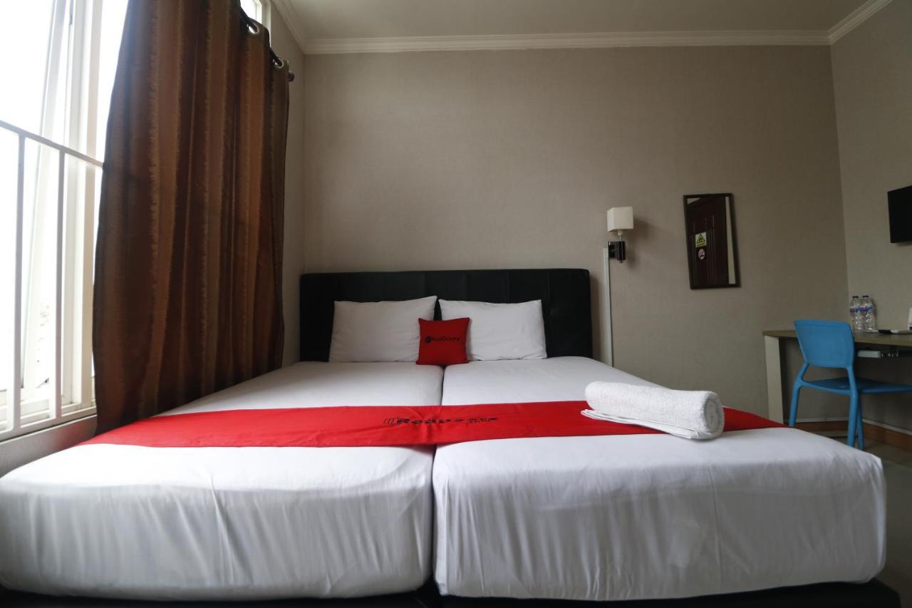 Hôtel Reddoorz @ Ranotana Manado Extérieur photo